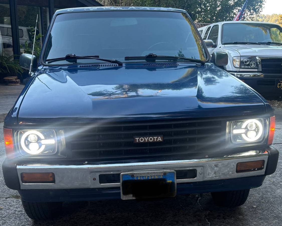 Toyota-pickup-1986-3