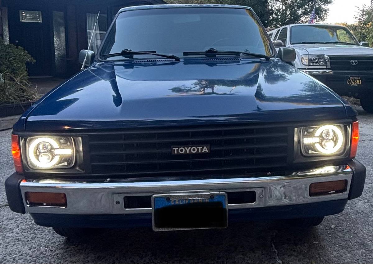 Toyota-pickup-1986-4