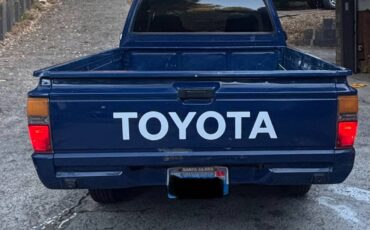 Toyota-pickup-1986-5