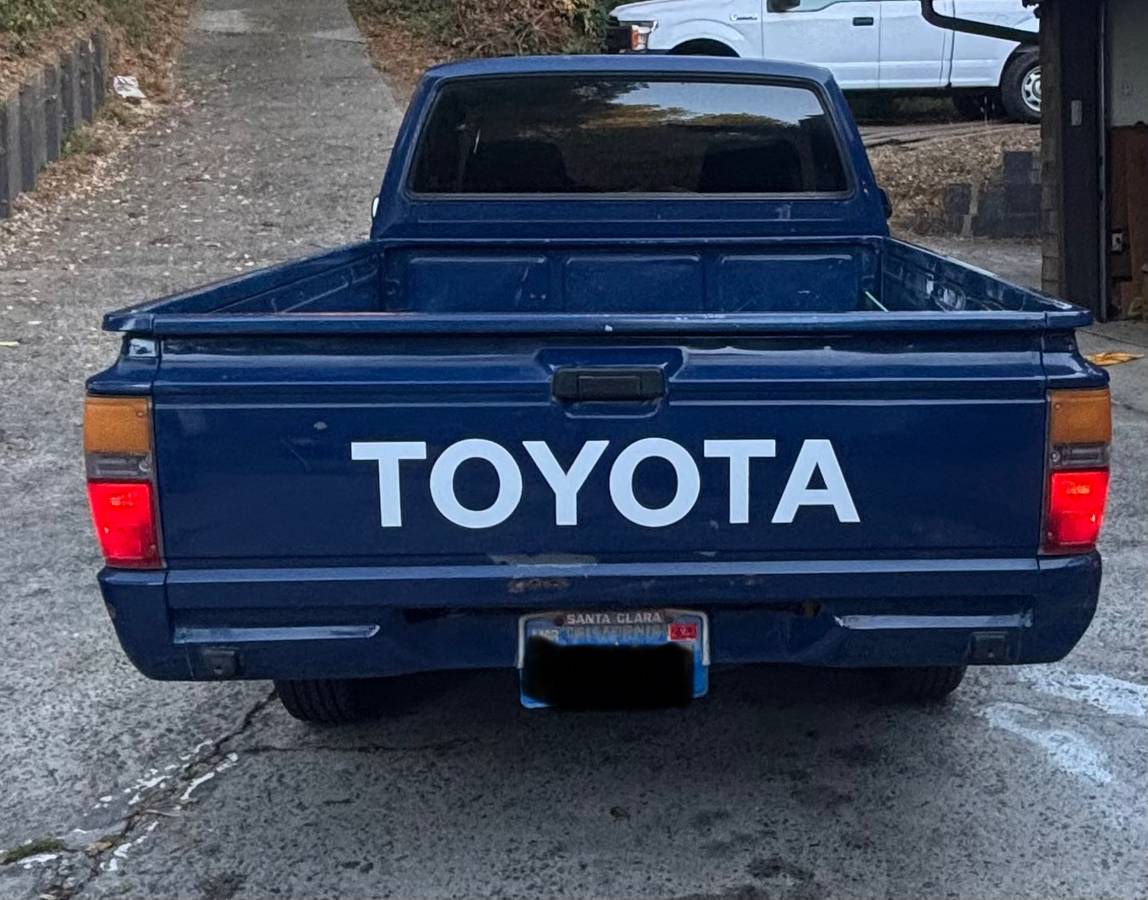 Toyota-pickup-1986-5