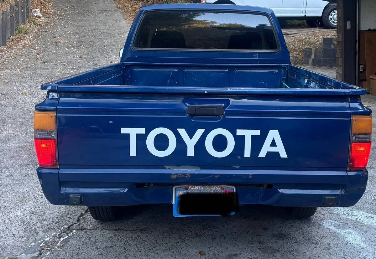 Toyota-pickup-1986-6