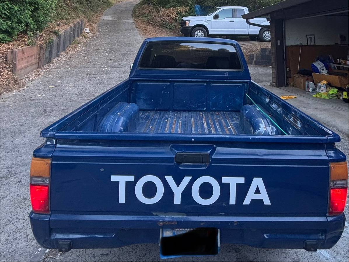 Toyota-pickup-1986-7