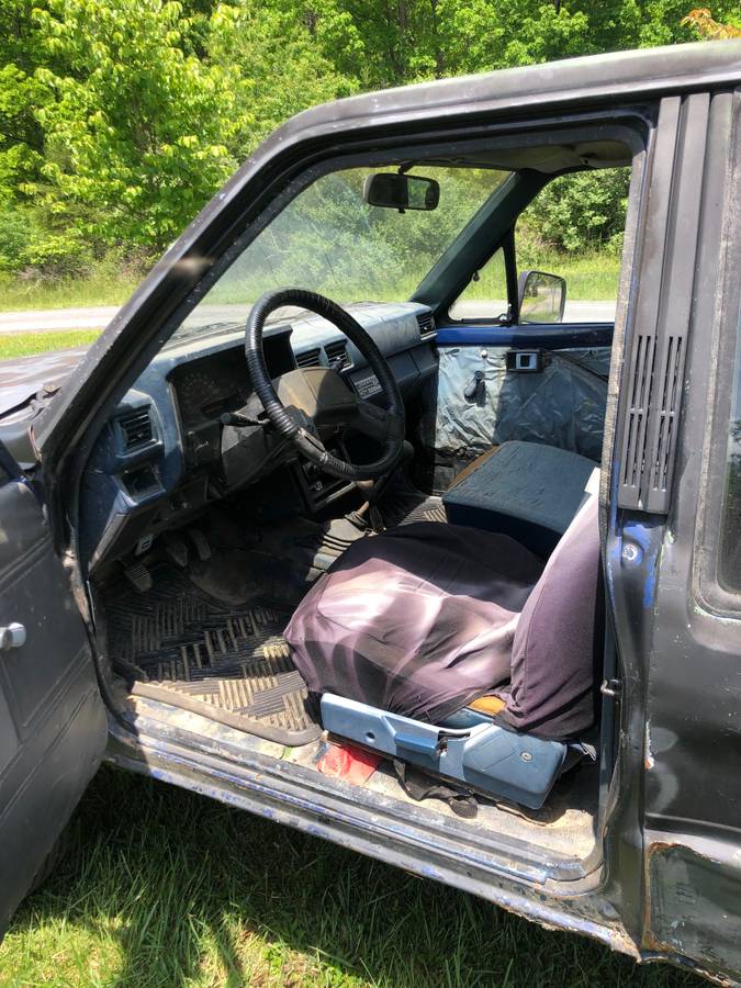 Toyota-pickup-1986-7