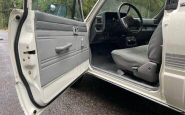 Toyota-pickup-1986-white-6