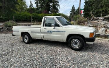 Toyota-pickup-1986-white