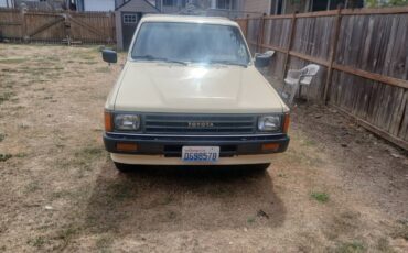Toyota-pickup-1987-1