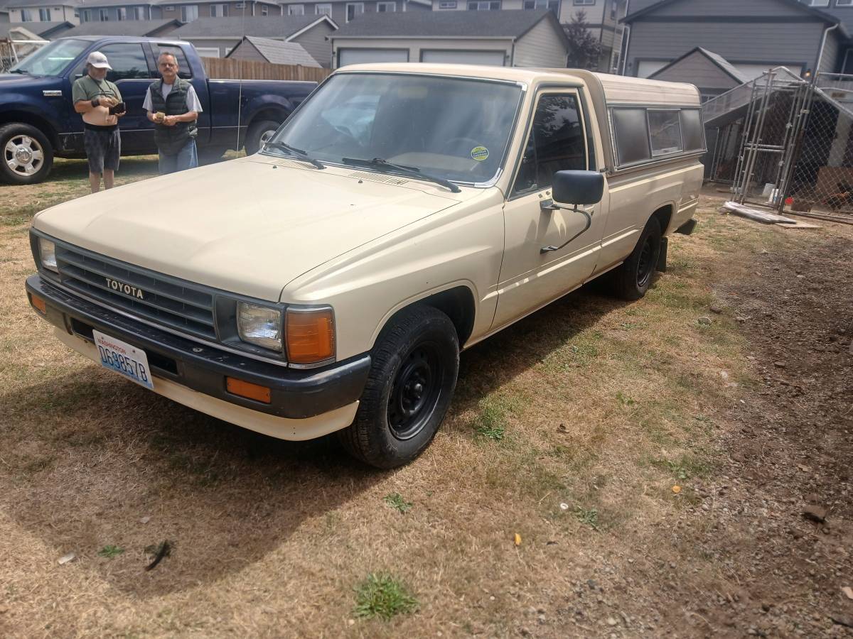 Toyota-pickup-1987-2