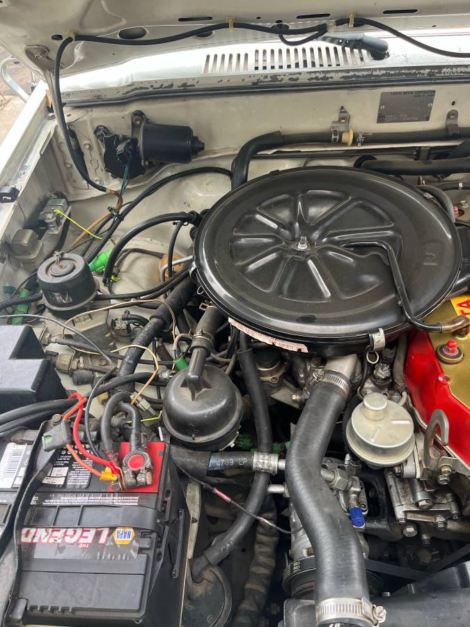 Toyota-pickup-1987-white-11