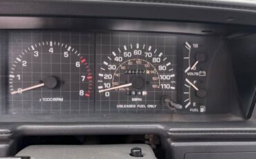 Toyota-pickup-1987-white-12