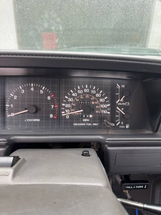 Toyota-pickup-1987-white-12