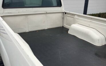 Toyota-pickup-1987-white-13