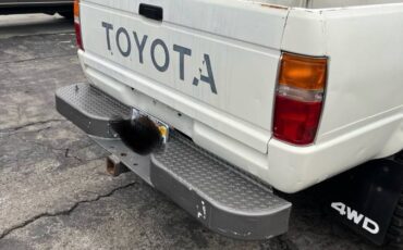 Toyota-pickup-1987-white-14