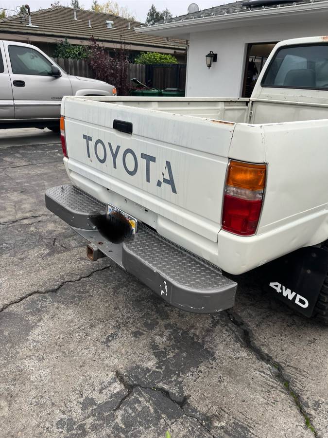 Toyota-pickup-1987-white-14
