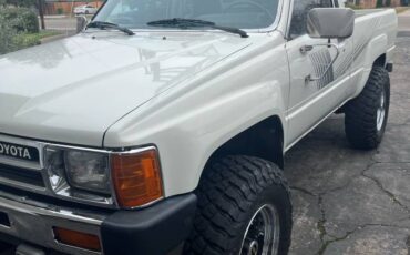 Toyota-pickup-1987-white-15