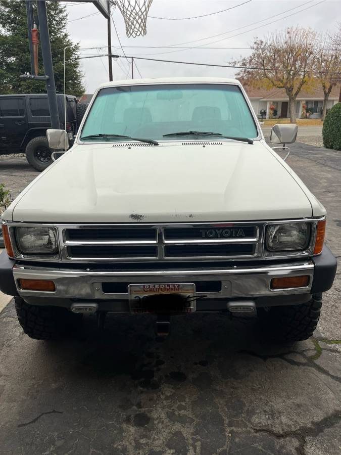 Toyota-pickup-1987-white-16
