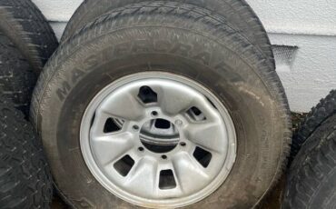Toyota-pickup-1987-white-2