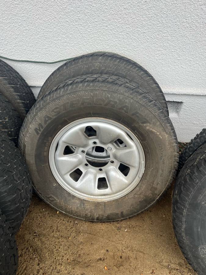 Toyota-pickup-1987-white-2