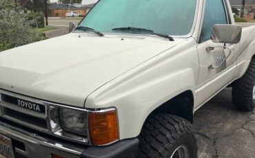 Toyota-pickup-1987-white