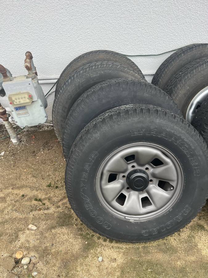 Toyota-pickup-1987-white-4