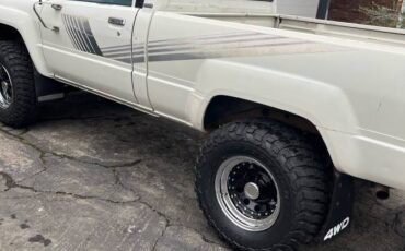 Toyota-pickup-1987-white-6