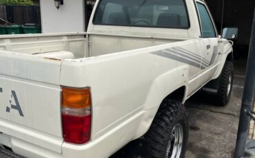 Toyota-pickup-1987-white-7
