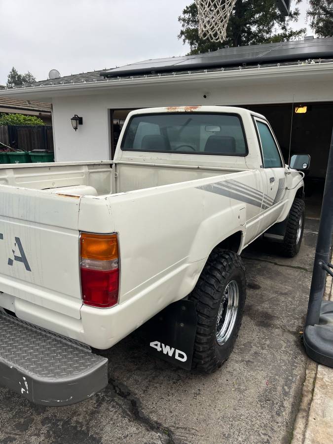 Toyota-pickup-1987-white-7