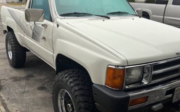 Toyota-pickup-1987-white-8
