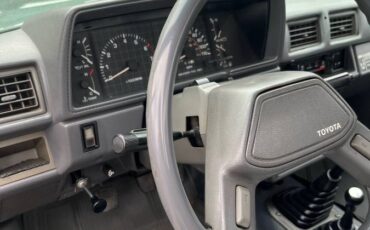 Toyota-pickup-1987-white-9