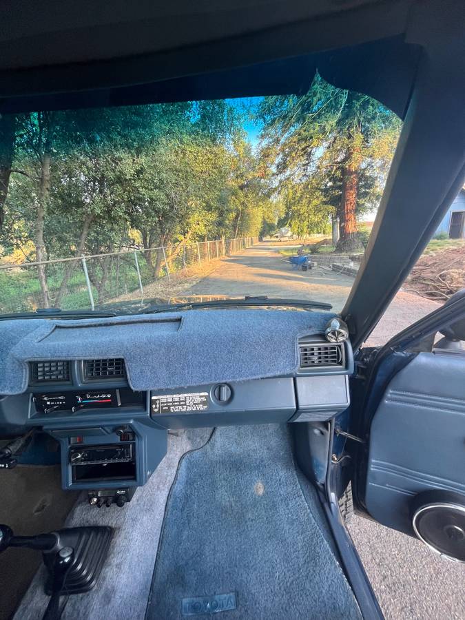 Toyota-pickup-1988-blue-10