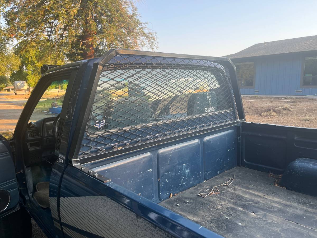 Toyota-pickup-1988-blue-13