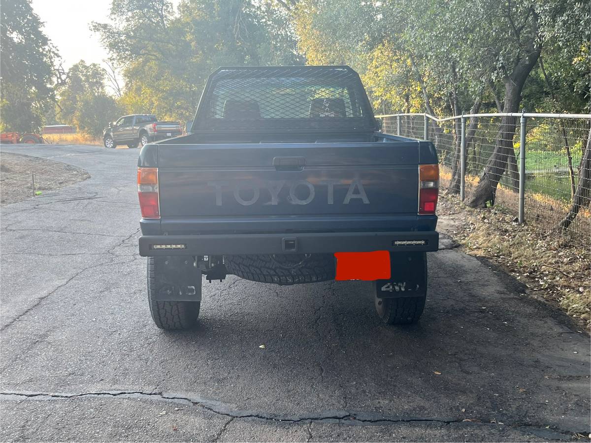 Toyota-pickup-1988-blue-3