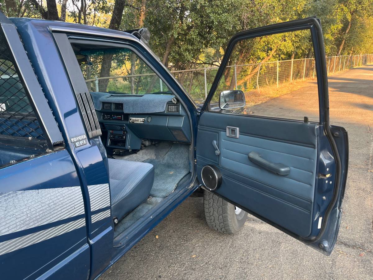 Toyota-pickup-1988-blue-6