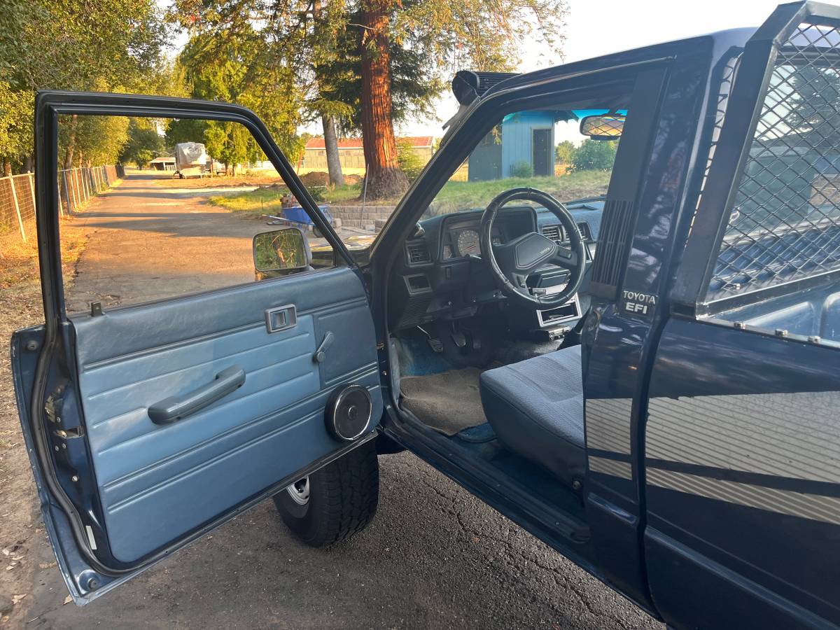 Toyota-pickup-1988-blue-7