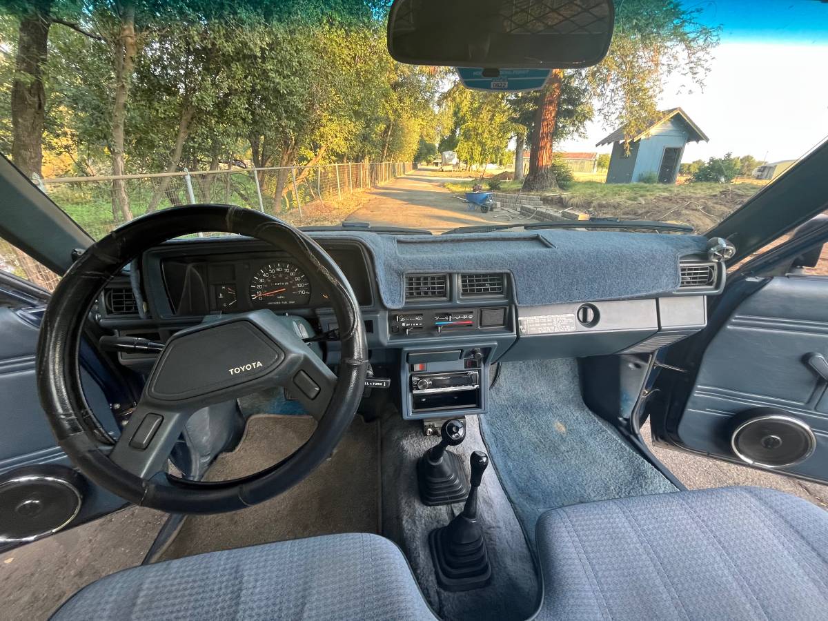 Toyota-pickup-1988-blue-8