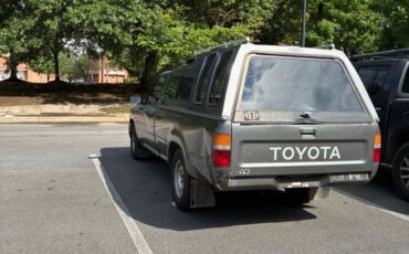Toyota-pickup-1989-grey-1