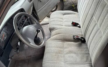 Toyota-pickup-1989-grey-2