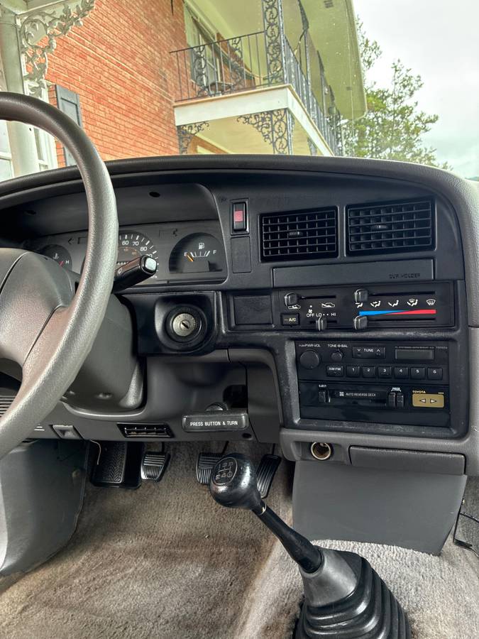 Toyota-pickup-1989-grey-4