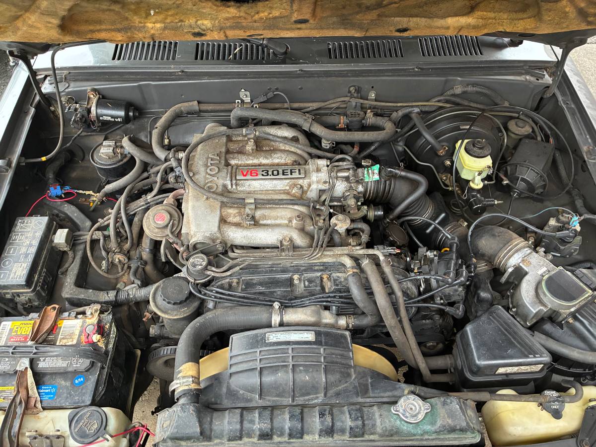 Toyota-pickup-1989-grey-5
