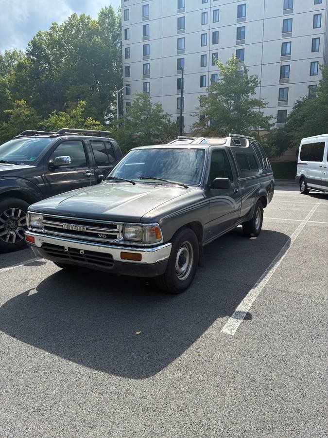 Toyota-pickup-1989-grey