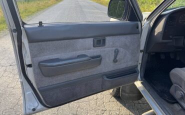 Toyota-pickup-1990-silver-1