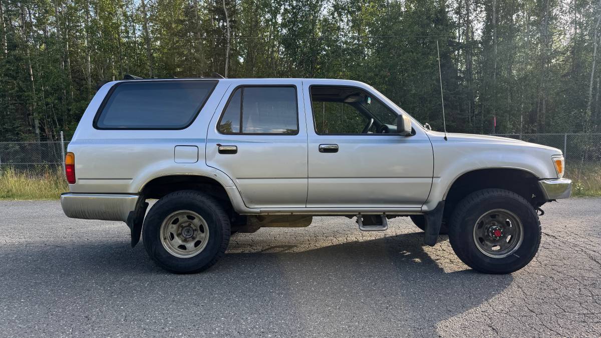 Toyota-pickup-1990-silver