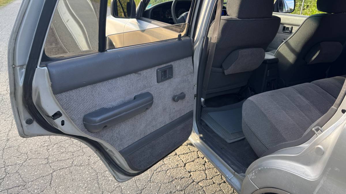 Toyota-pickup-1990-silver-14