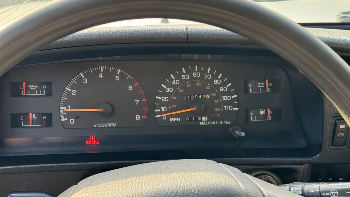Toyota-pickup-1990-silver-2