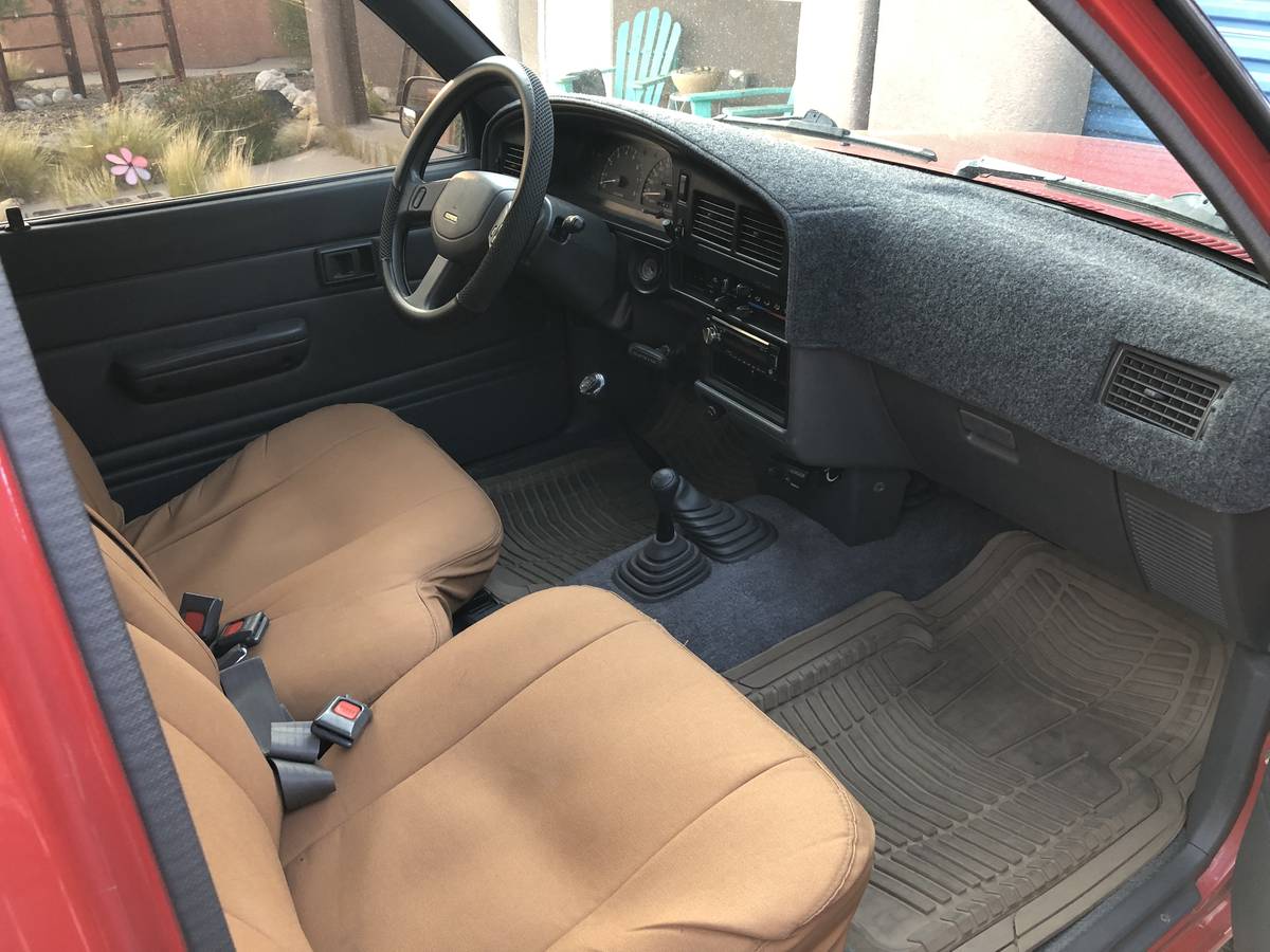 Toyota-pickup-1991-13