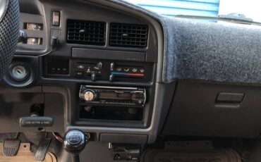 Toyota-pickup-1991-16