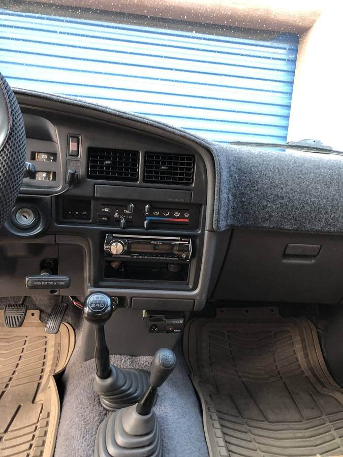 Toyota-pickup-1991-16