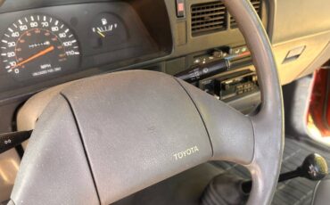 Toyota-pickup-1991-red-3