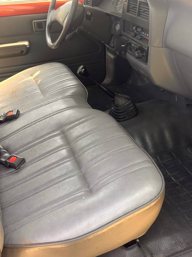 Toyota-pickup-1991-red-7