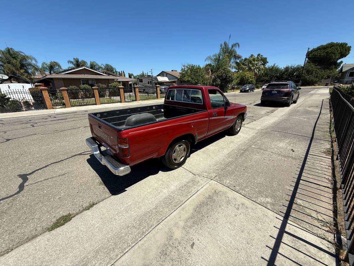 Toyota-pickup-1992-red-1