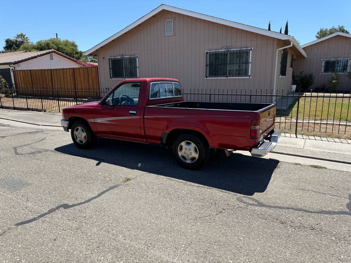 Toyota-pickup-1992-red-2
